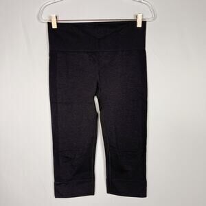 Lululemon Womens 8 Dark Heather Gray Seamless Crop Capri Pants Workout